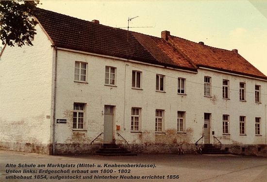 Vettweiss Alte-Schule Marktplatz